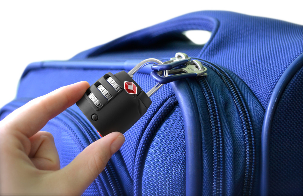 lock-on-case.0001